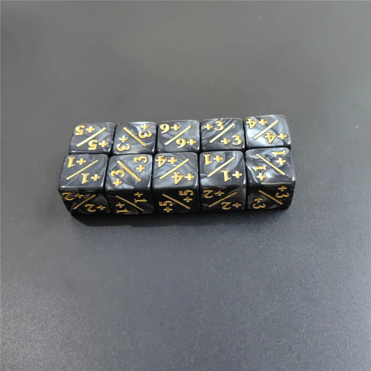 Dice 10pcs 1.6cm/0.63IN Counter Positive +1/+1& Negative -1/-1 Operation Color Son Math Dinner Table Game Fun Two-color Dice