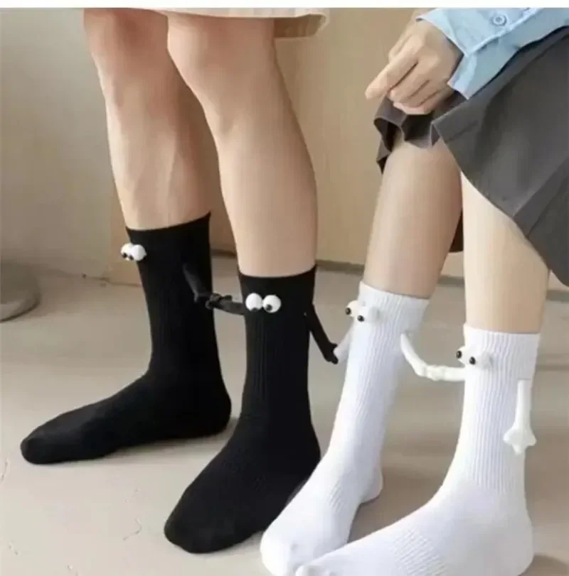 Fashion Funny Creative Magnetic Attraction Hands Black White Cartoon Eyes Couples Socks 1 Pair Celebrity Couple Socks