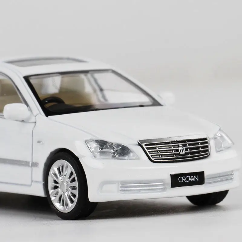 1:64 Toyota Crown 2007 pressofusi per auto in lega e veicoli giocattolo modello di auto modello in scala in miniatura per bambini