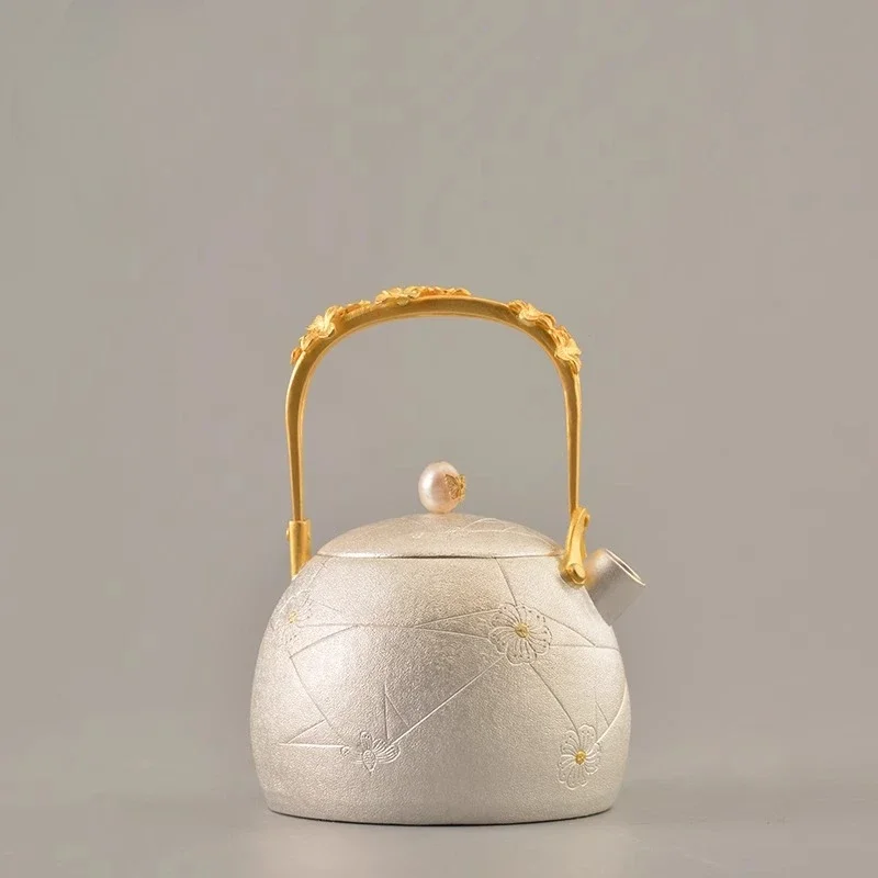 One sterling silver 999 brewing teapot, hit the Japanese silver pot, lift the beam small silver pot to brew the teapot.