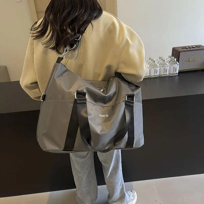 

Large Capacity Tote Bag for Women Lightweight Designer Luxury Bag Travel Organizer Unisex Carryall for Short Trips Maternity