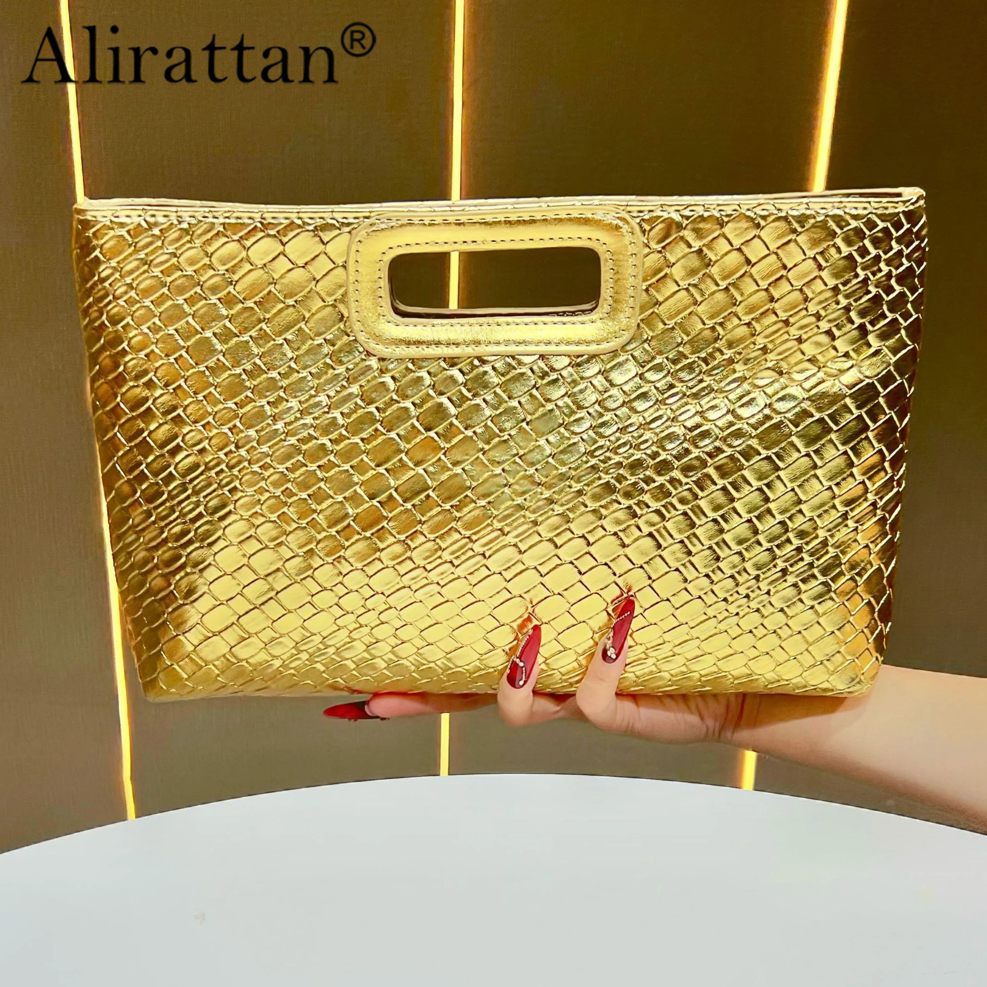 Alirattan 2026 New Cross Border Women's Handbag Light Luxury Banquet Bag Fashionable One Shoulder Crossbody Handbag