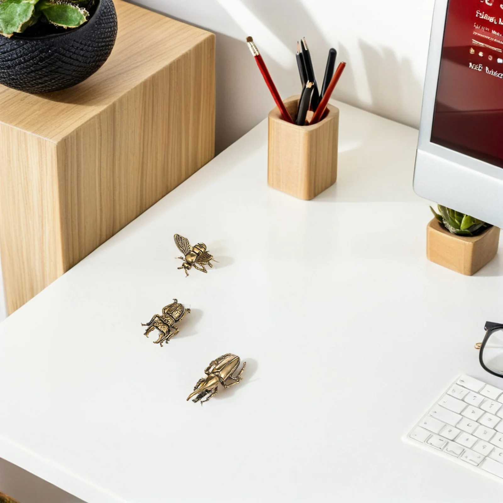 

4Pcs Metal Insect Home Decor: Aged Finish Brass Bees and Beetles for Living Room Bedroom Table Shelf Vintage Style Decoration