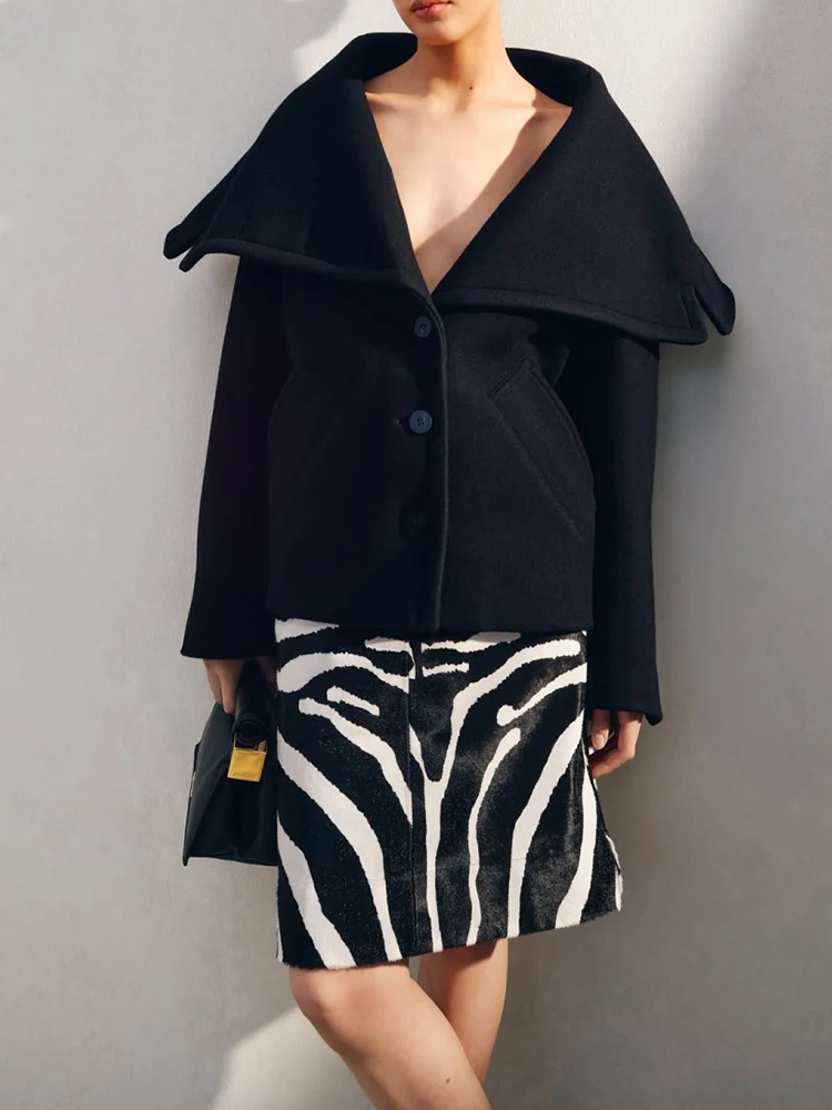 Women's long-sleeved short woolen coat with front button closure - a loose and versatile winter 2026 style short coat