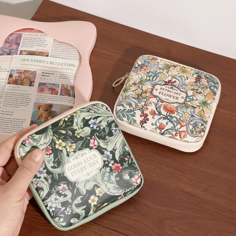 Beautiful Flower Storage Bags for Woman Classical Floral Pattern Outdoor Sanitary Towel Bag Small Cosmetic Bag Purse