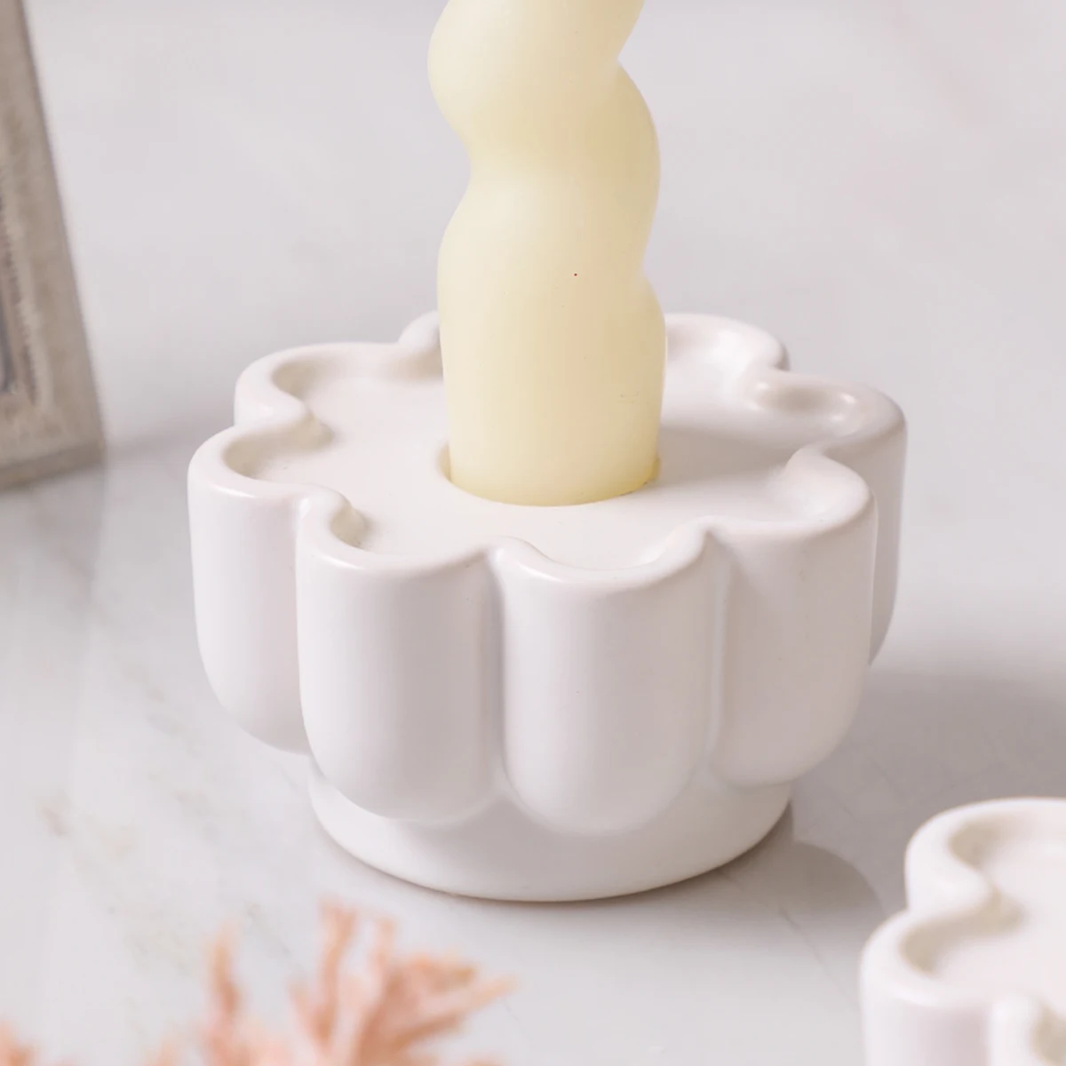 XIYE FLOWER white Small house shape candlestick petal shape candlestick ceramic material Nordic style artistic garden home decor