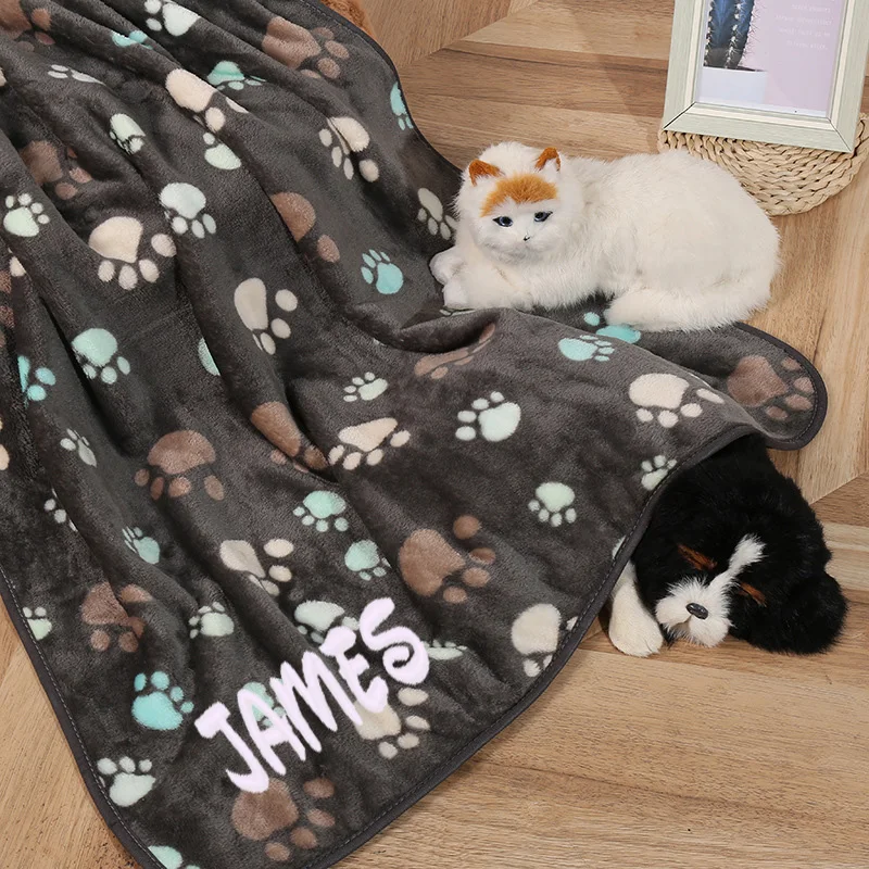 

Creative Pet Blanket Footprint Soft and Comfortable Dog Cover Blanket Customized Cat Cloak Sleeping Mat