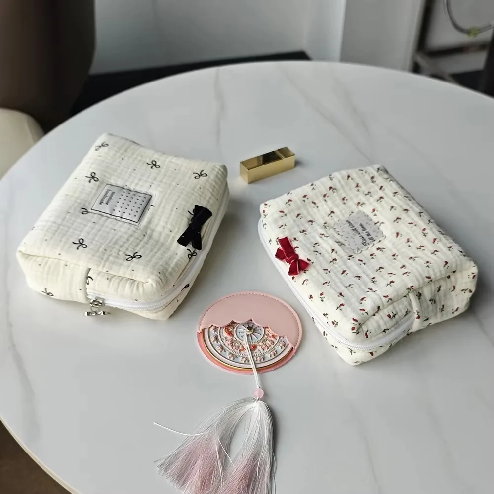 

Portable Quilted Cotton Cosmetic Bag Fruit Print Multi-functional Cherry Storage Pouch Tote Handbags