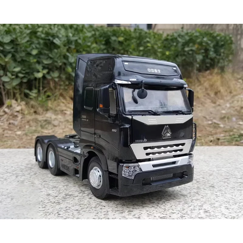 Diecast 1:24 Heavy Duty Truck HOWO A7 Tractor Towing Truck Black Alloy Engineering Model Simulation Collection Gift Toy Display