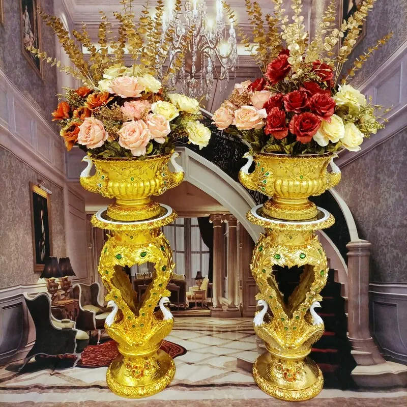 Living room floor-to-ceiling large vase ornament flower arrangement peacock TV cabinet next to home wedding decoration