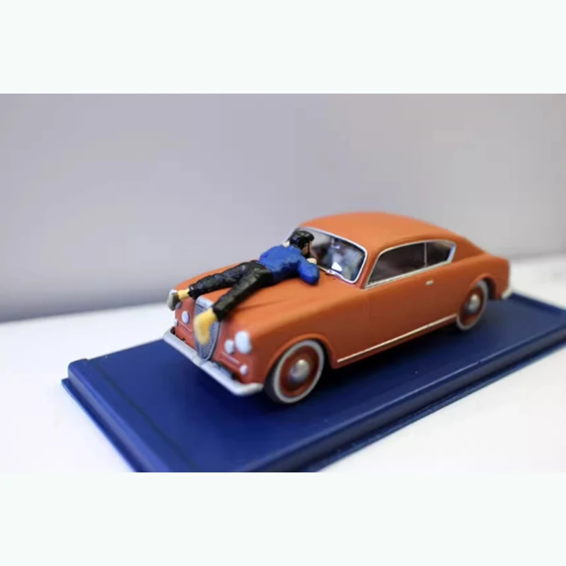 

Массовая 1/43 модель игрушечного автомобиля из смолы и пластика с куклой, статическая коллекция, украшенные праздничными подарками, игрушки