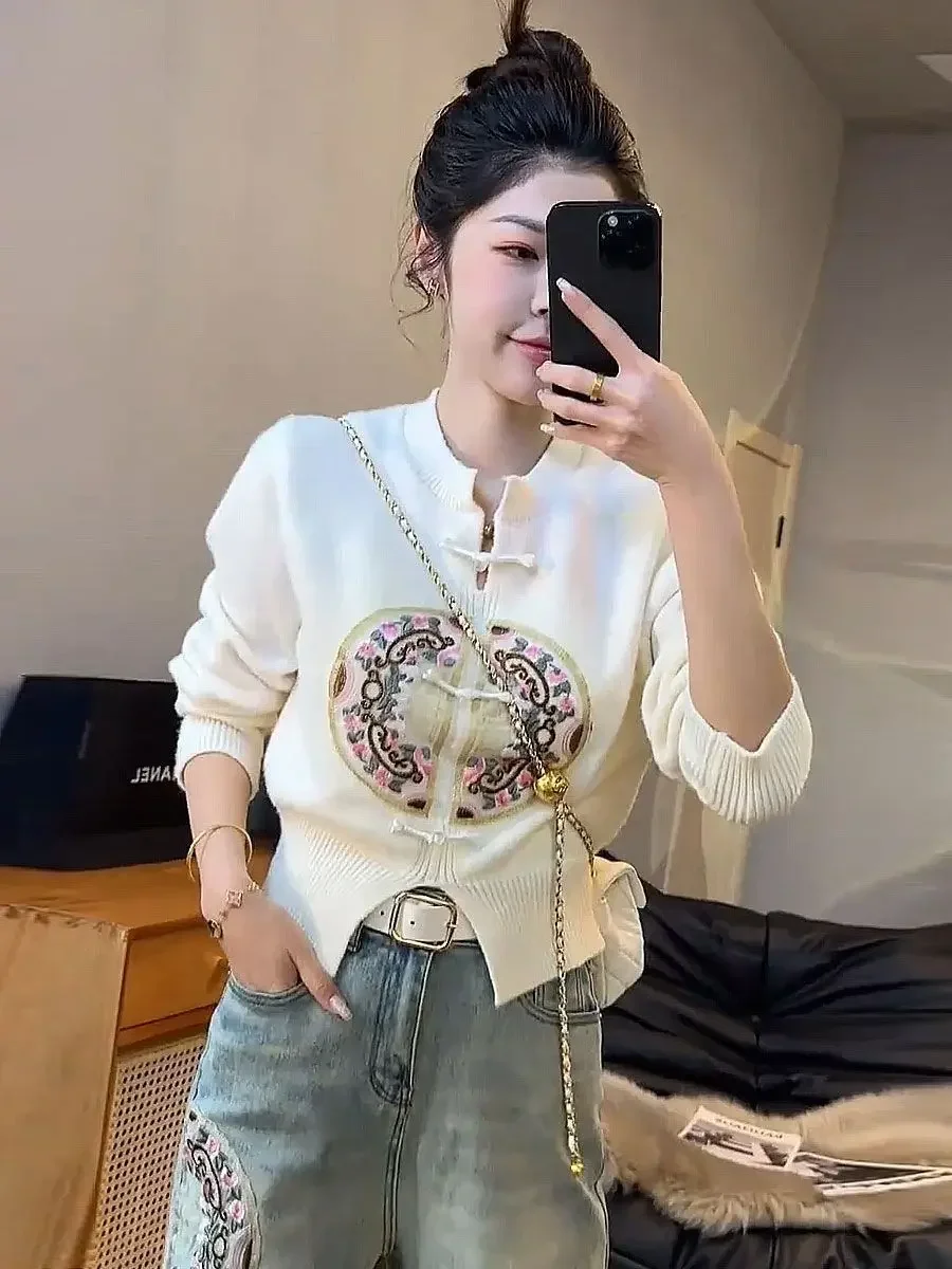 

Pullovers Women Autumn New Design New Chinese Style Disc Button Embroidery V-neck Pullover Sweaters Sweet Girl Stylish Youth