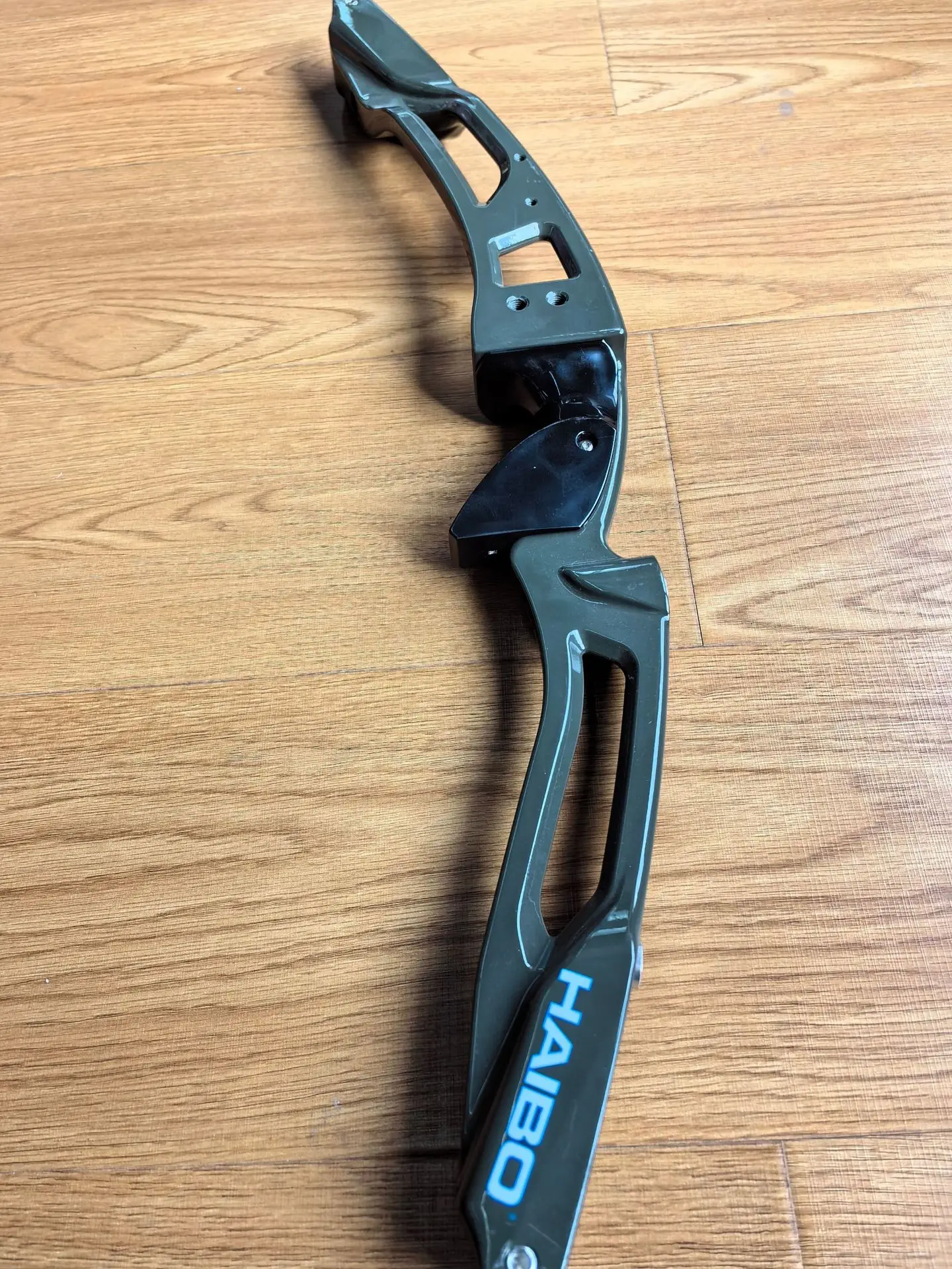 

Archery Recurve Bow Handle Archery Takedown Right Handle ILF 25" Riser Limb Interface CNC Aluminum Hunting Shooting Accessories