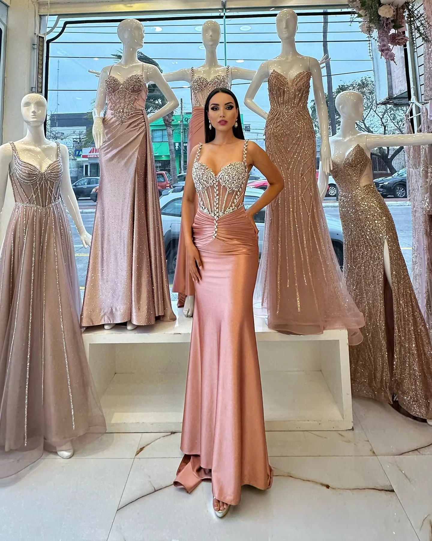

Customized Temperament Satin Evening Dresses Fashion Strapless Sleeveless Homecoming Dress Temperament Bespoke Occasion Gowns