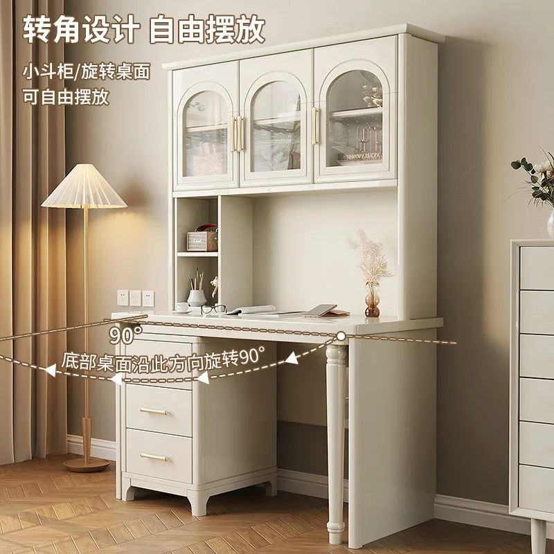 

Французский кремовый угловой письменный стол из массива дерева со встроенным книжным шкафом и полками, простой компьютерный стол и стул в комплекте для домашнего кабинета.