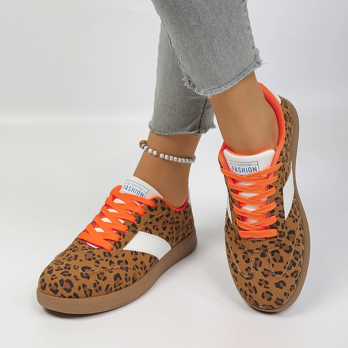 أحذية رياضية كلاسيكية للمشي في الهواء الطلق، أحذية رياضية عصرية للنساء، أحذية رياضية برباط للمشي للنساء