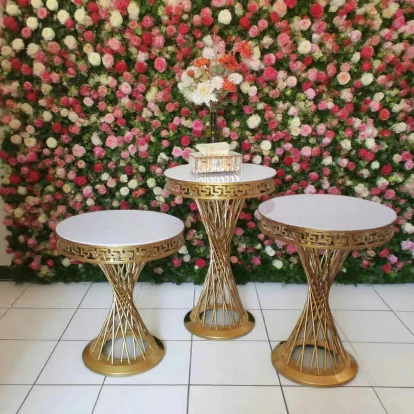 Luxury French Gold Cylinder Flower Stand - Ideal for Wedding Dessert Tables, Party Banquet Hall Decor & Cake Holder Props