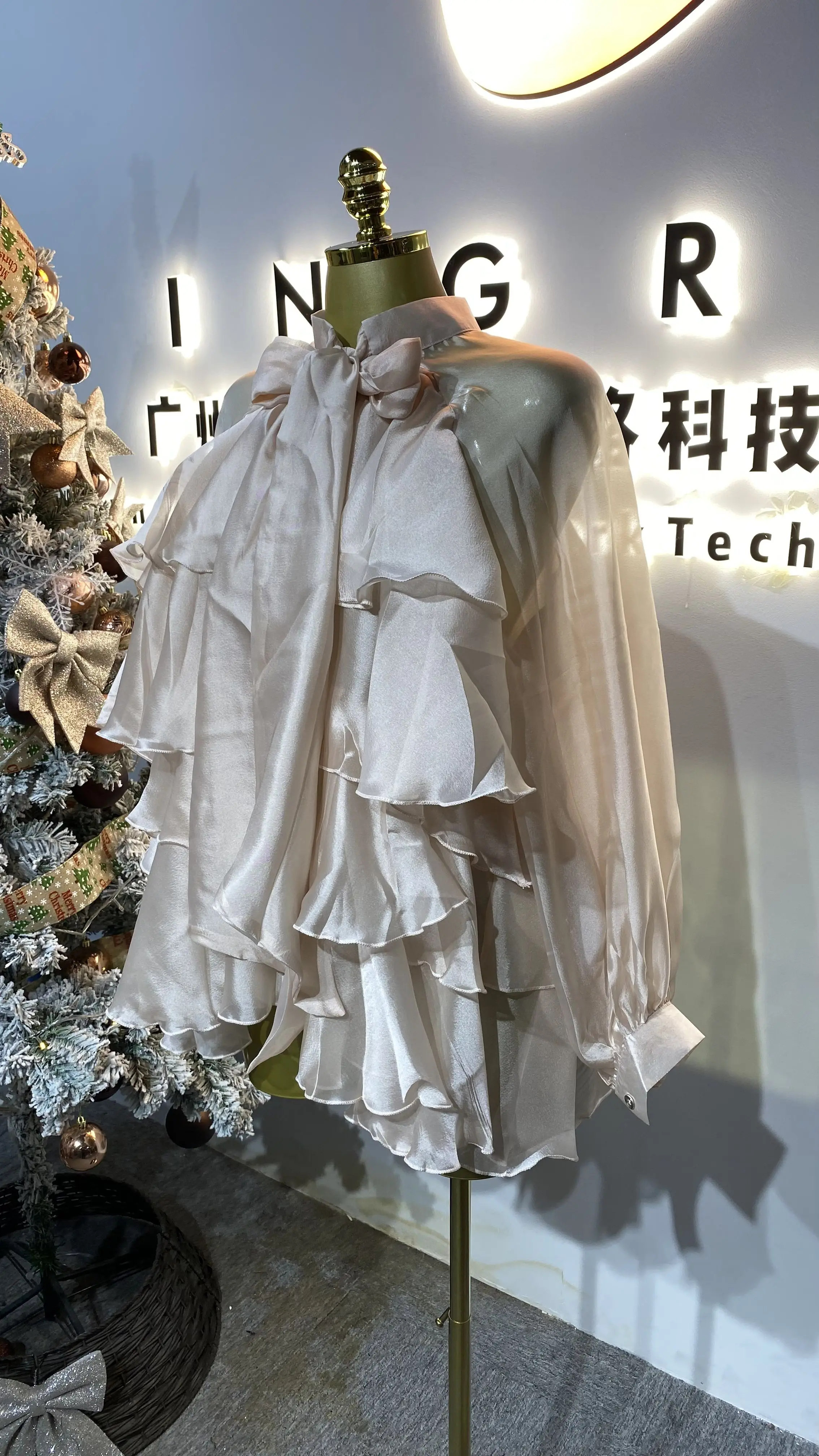 秋の女性用長袖シャツ、無地カジュアルシャツ、女性用エレガントな服。-GZXX441