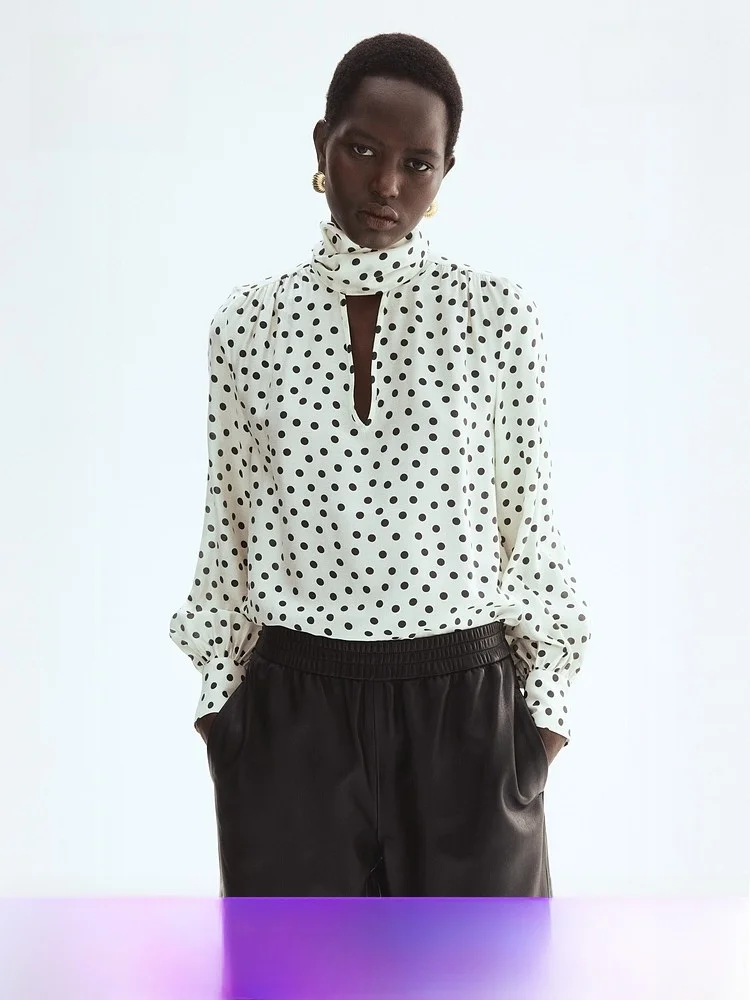 

Новая женская шифоновая рубашка с воротником и бантом во французском стиле, с длинным рукавом, из полиэстера и вискозы (89% полиэстер, 11% вискоза), стандартной толщины.