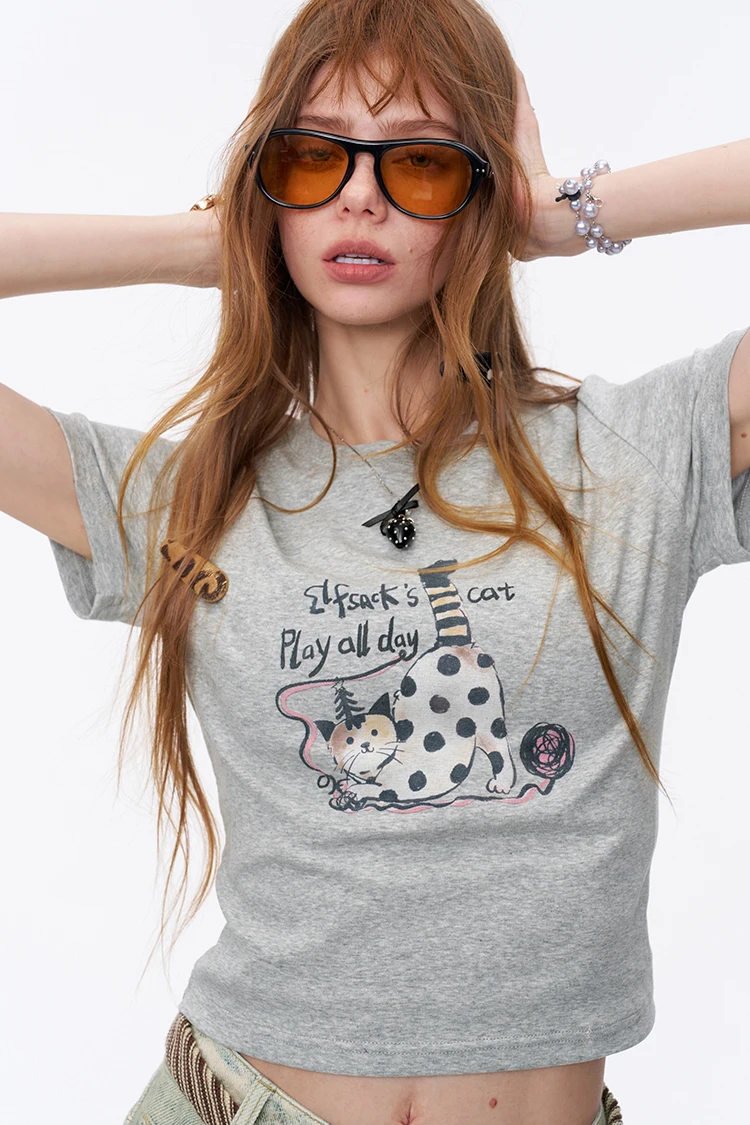 ELFSACK Women's Sweet Short Sleeve Graphic Tee with Cute Print, T-Shirt with Multiple Color Options, Loose Casual Autumn Top