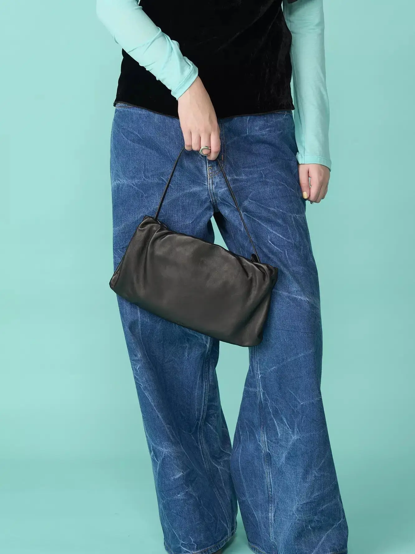 

Сумка-кроссбоди из кожи Nappa Cloud Nappa с магнитной застежкой, минималистичный дизайн, квадратная форма, универсальная, для повседневного стиля