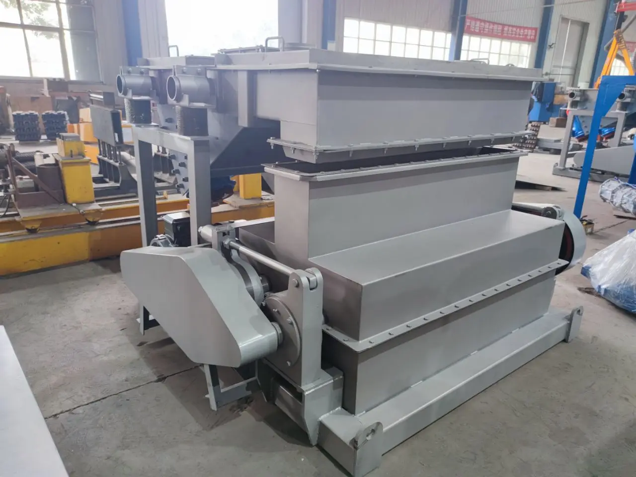 Prezzo di fabbrica Grado di sale industriale Crush Sale di silice Fresatura Frantoio a doppio rullo Rettifica Macchina per frantumazione di sale di roccia