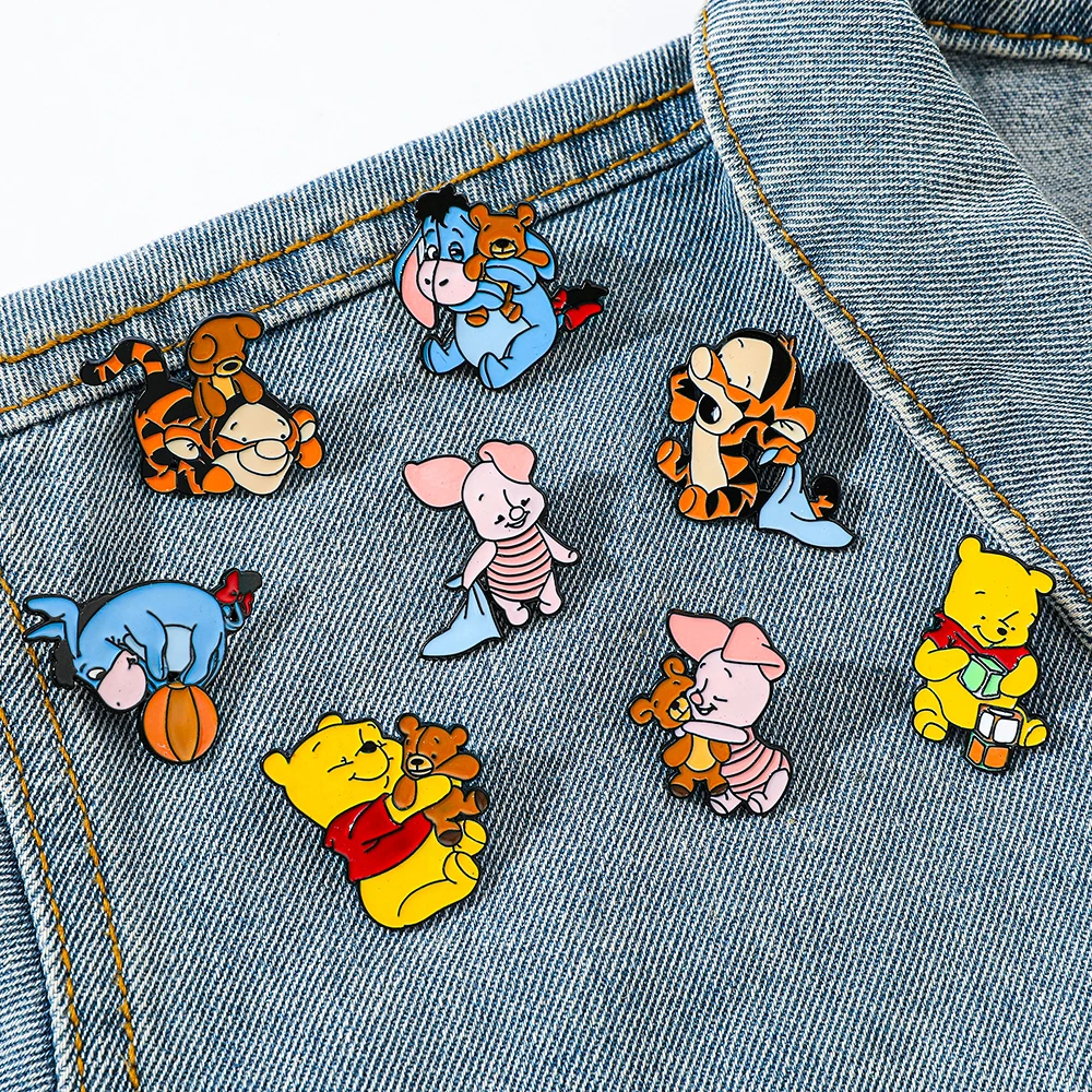 8 buah bros Anime lucu Pooh beruang Enamel Pin logam lencana perhiasan ransel aksesori pakaian hadiah untuk teman