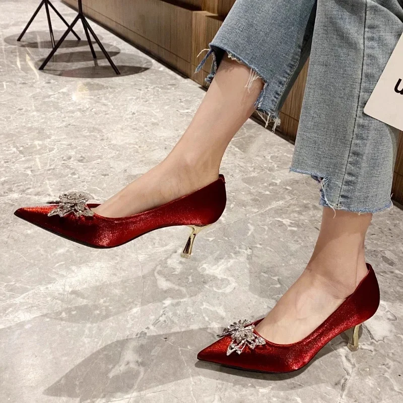 

Женские туфли-лодочки без застежек, однотонные туфли-лодочки с острым носком на среднем каблуке, модель 2023 года