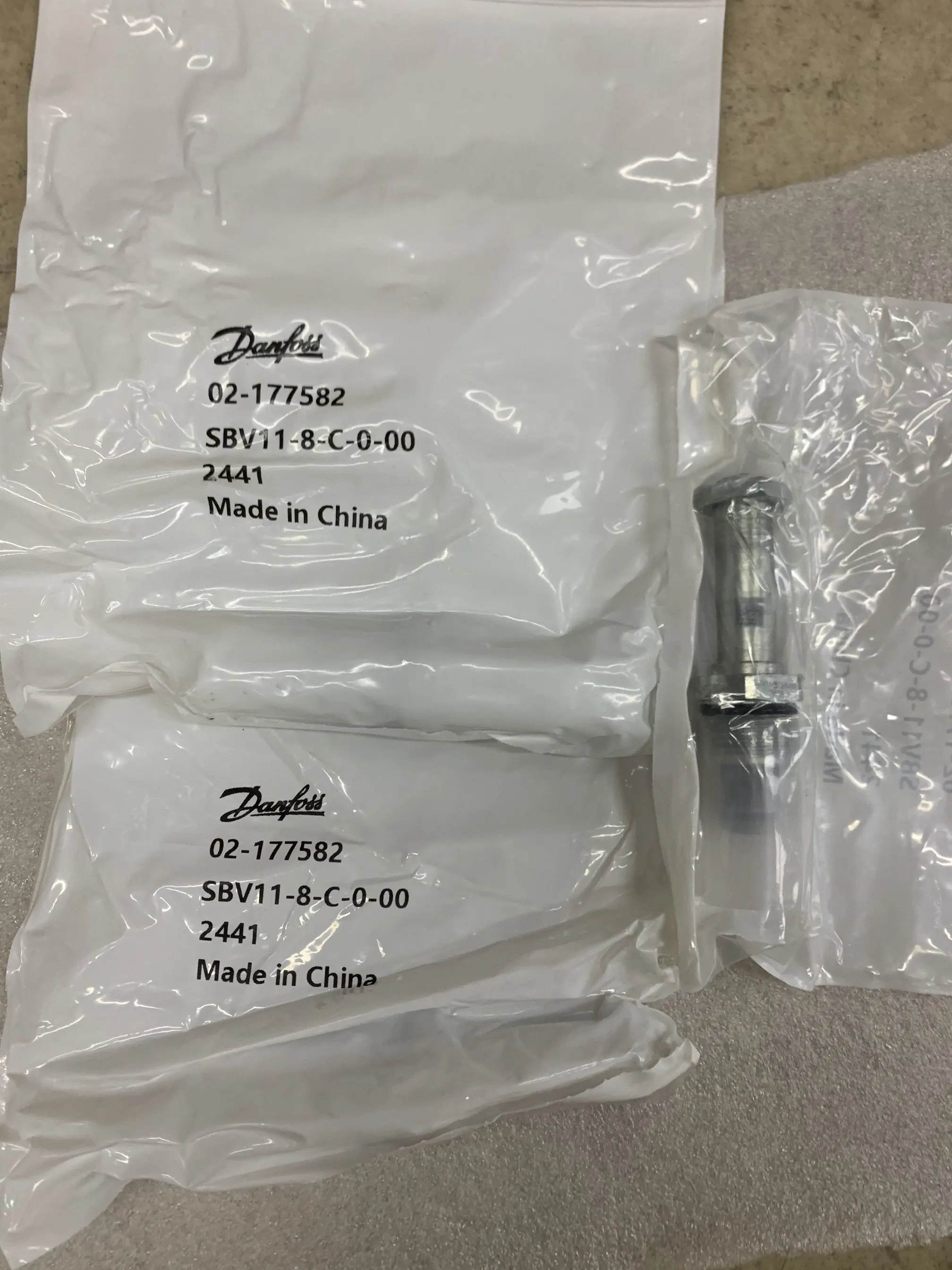SBV11-8-C-0-00 02-177582 SBV11-8-0-0-00 02-177581 SBV11-8-C SBV11-8-0 DAN FOSS eat on vi ck ers Original Genuine Solenoid Valve