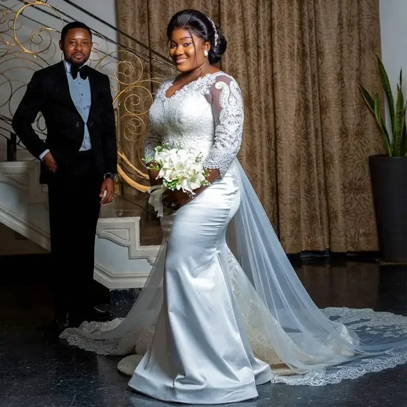 Maßgeschneiderte afrikanische weiße Meerjungfrau mit V-Ausschnitt, Plus-Size-Brautkleider, Applikationen, Spitze, Perlen, langes Hochzeitskleid