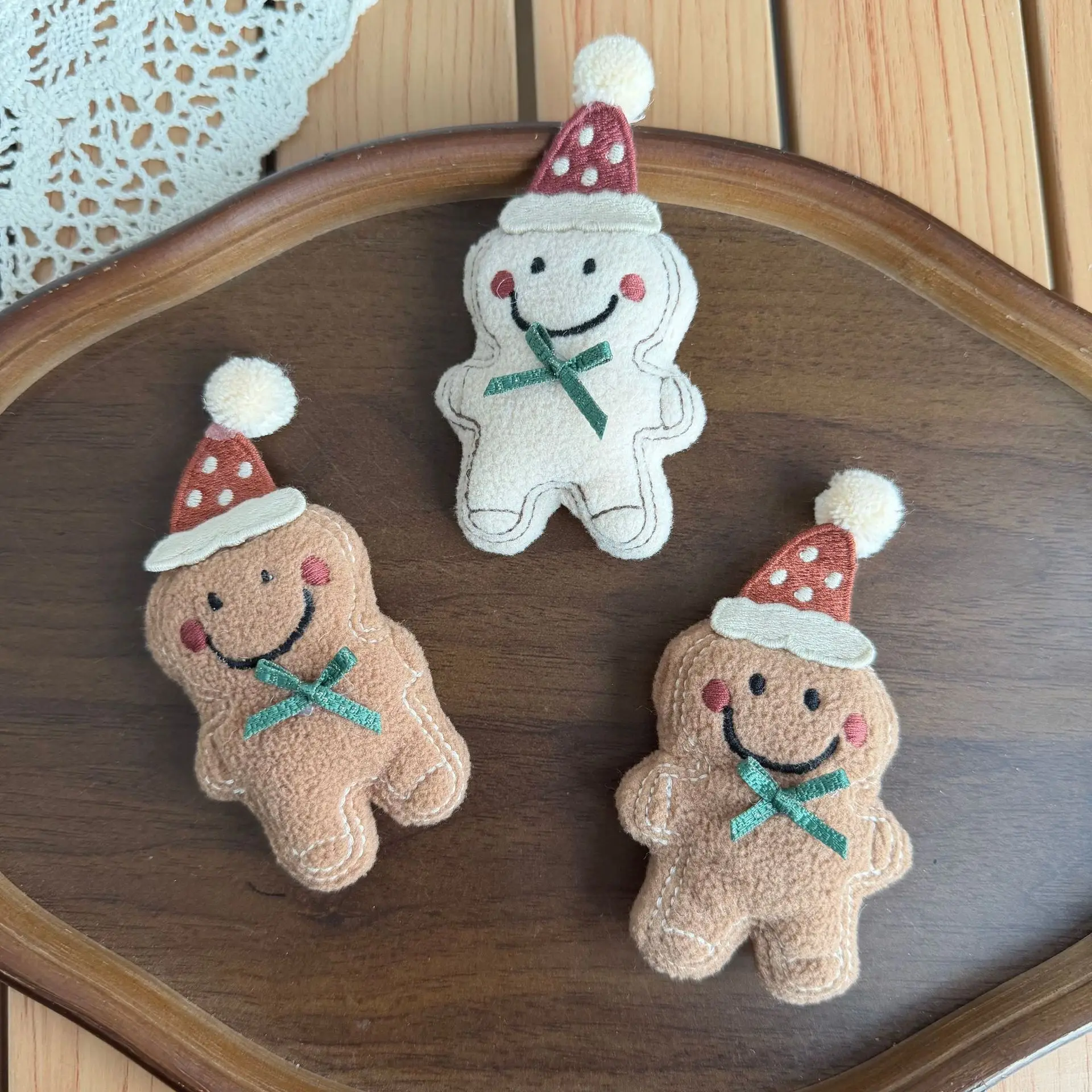Plush Cartoon Gingerbread Man Fabric Brooch Bag Charm Scarf Pin DIY Versatile Clothing Accessory Premium Cute Gift