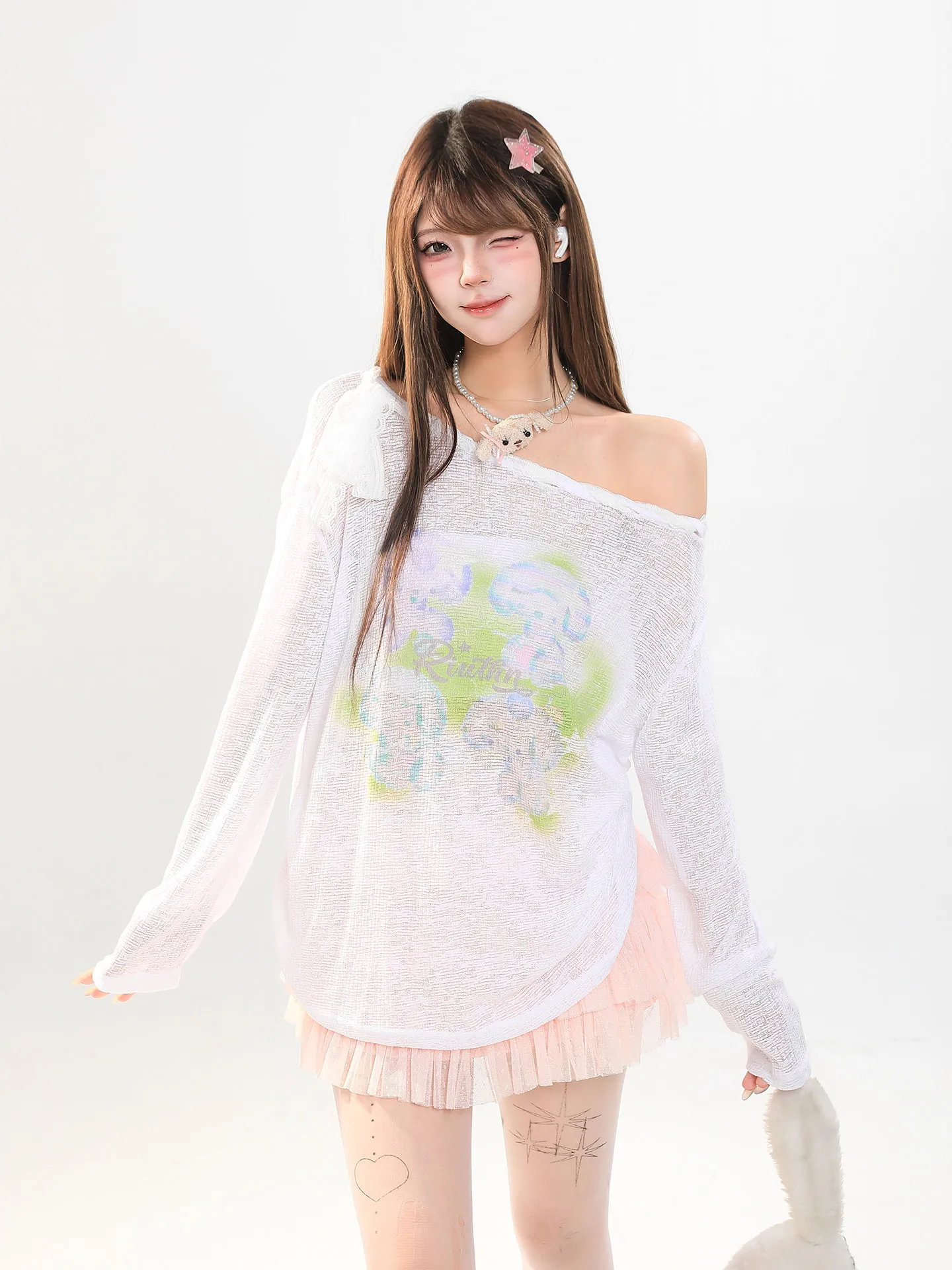 

Женская футболка с цветочным кружевным принтом, асимметричным вырезом на плече, длинным рукавом, свободного кроя, стройнящая, весенняя, повседневная, из полиэстера