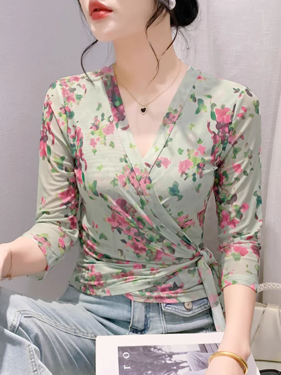 Three Quarter Sleeve V Neck Tshirt Women\'s Fashion Laced Skinny Clothing Printed Flower T Shirts Streetwear Woman Tops