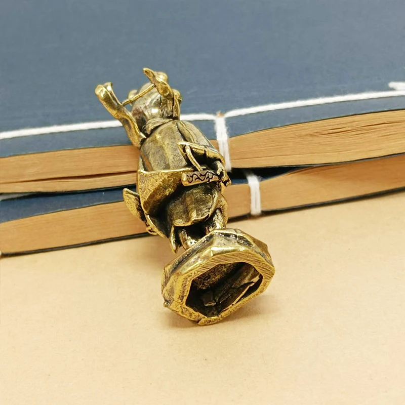 1 Piece Office Home Tea Pet Table Decor Japanese Style Brass Frog Ornament Mini Standing Frog Metal Statue Antique Copper Crafts