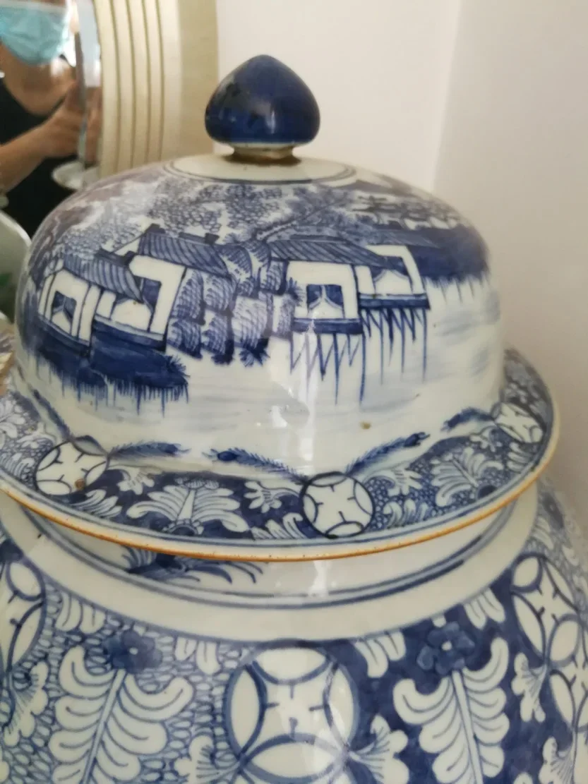 Chinese antique real old blue and white Qing Dynasty ceramic pot, floor-to-ceiling vase, ceramic vase blue