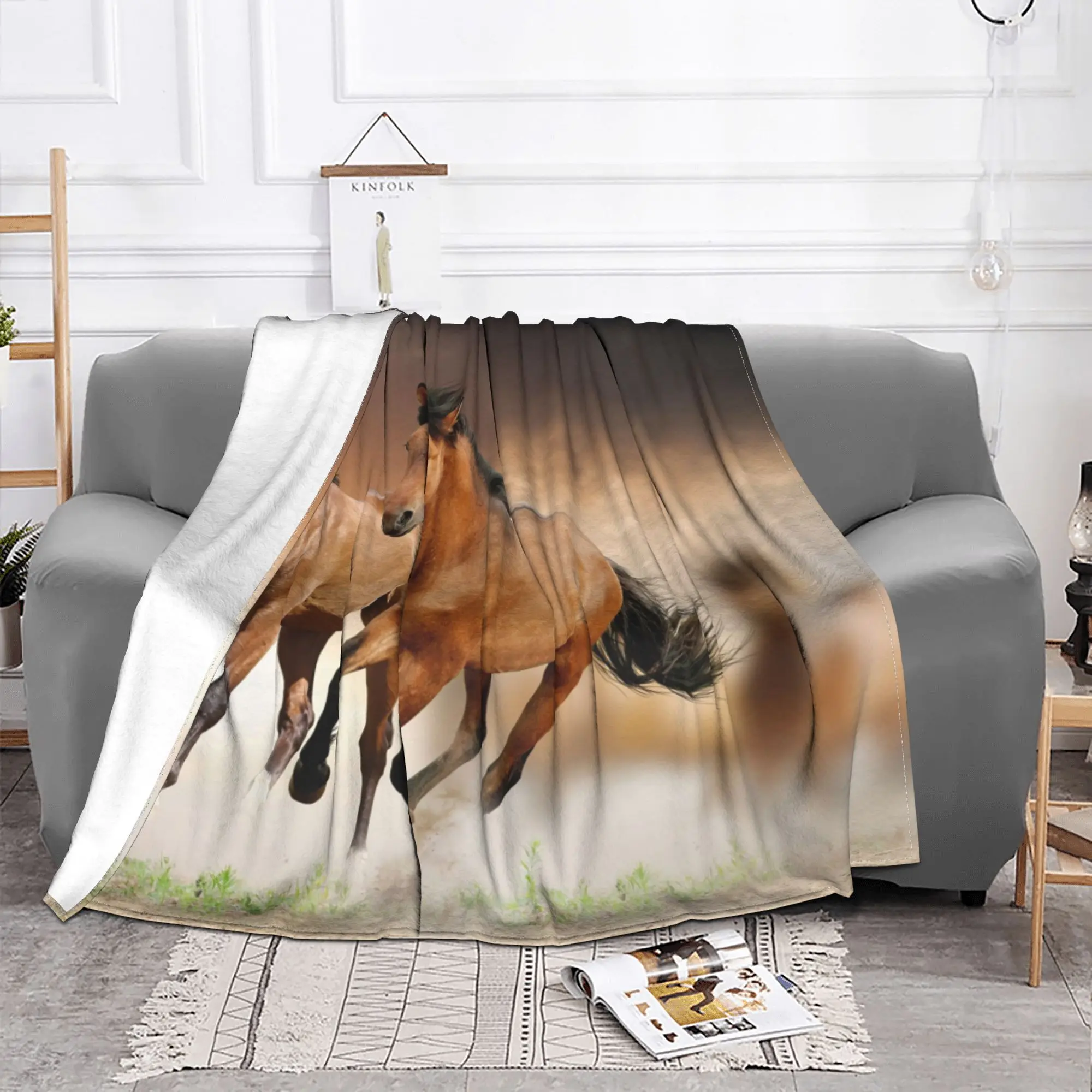 Horse Family Running Blanket Flannel Galloping Animal Lovers Lightweight Throw Blanket for Bedroom Sofa Bedroom Quilt