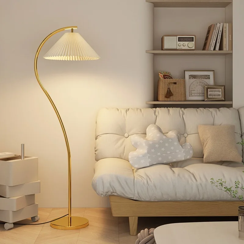 مصباح أرضي LED مطوي على طراز الأميرة للفتيات وغرفة النوم بجانب السرير وغرفة المعيشة والأريكة الجانبية