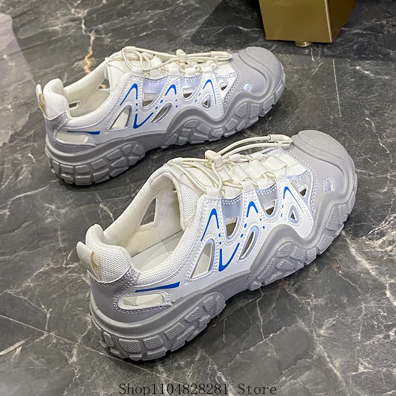 أحذية المشي لمسافات طويلة الصيفية الجديدة للرجال والنساء نفس التصميم المقاوم للاهتراء والمطاط الناعم متعدد الألوان اختياري المجوف