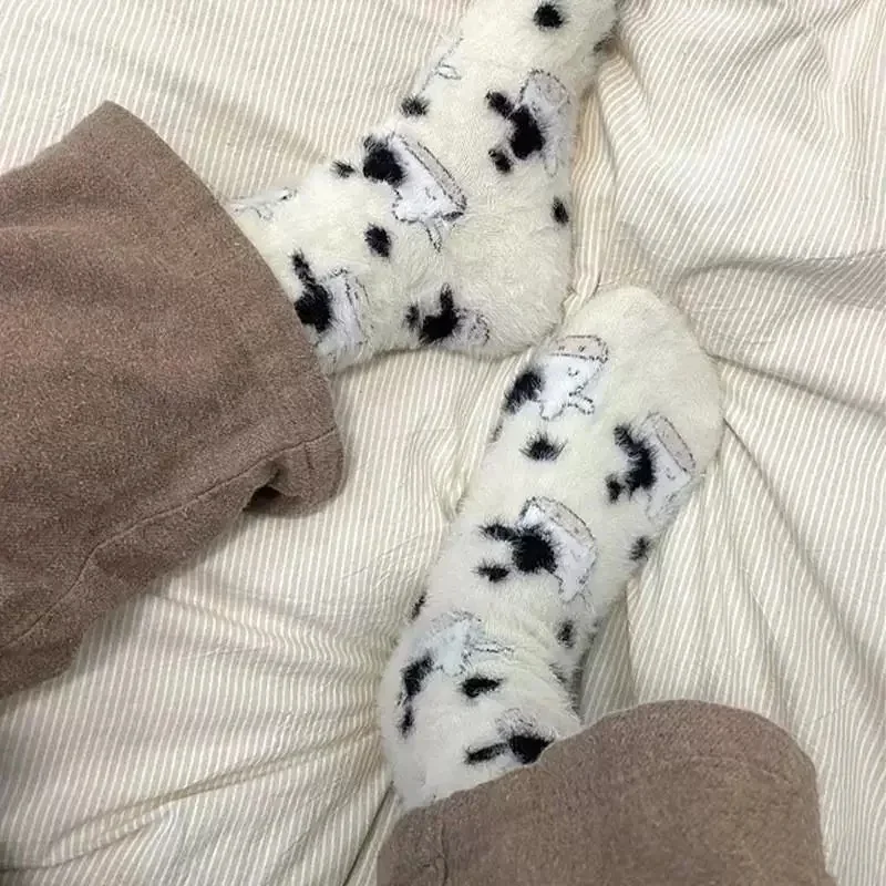 2/4pcs Thickened Fluffy Milk Spotted Mid Calf Socks Soft Warm Plush Socks Lovely Pattern Women Winter Casual Home Hosiery Socks