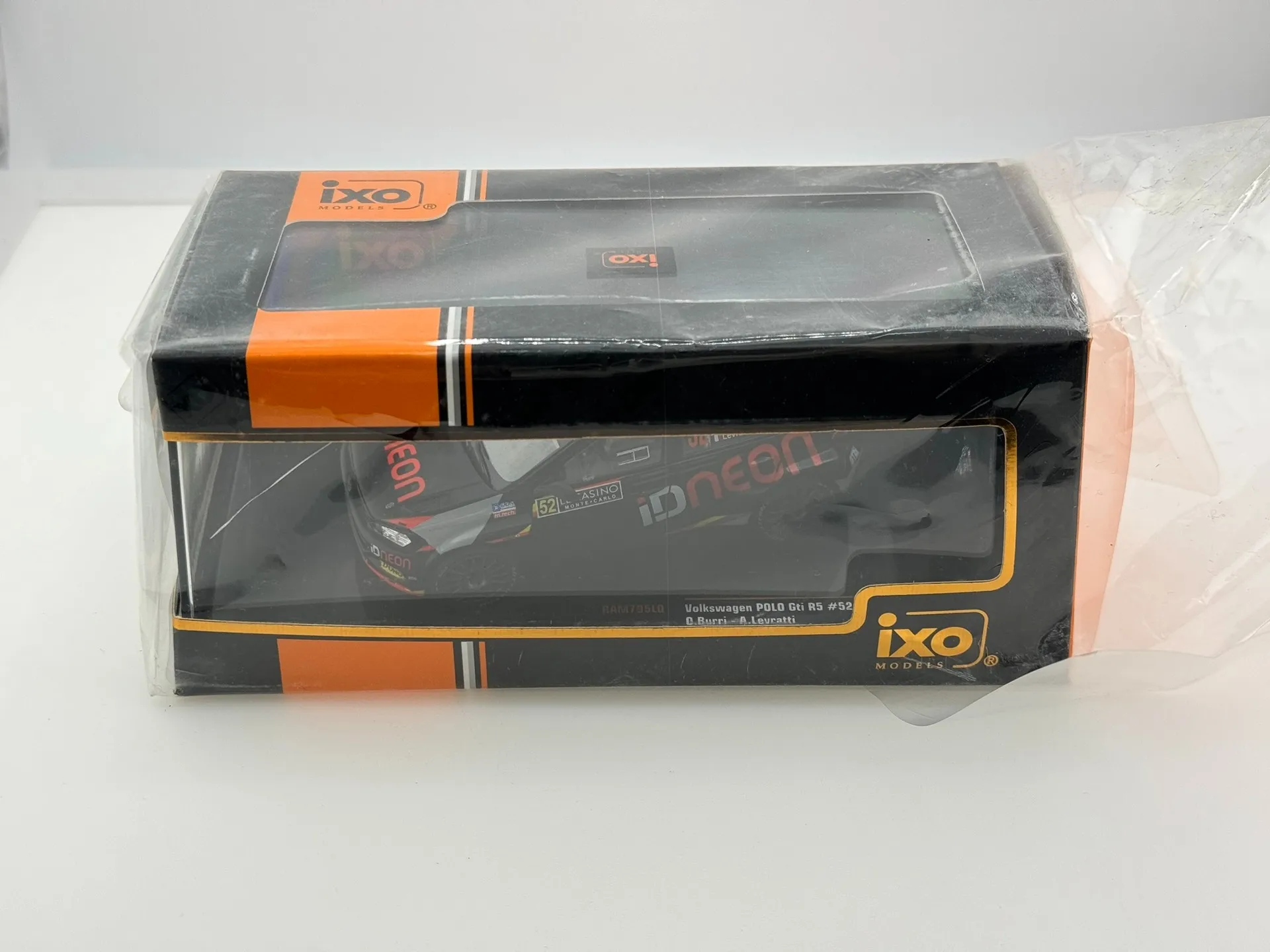 

Коробка с треснувшим литой под давлением IXO масштаб 1/43 VW POLO GTI R5 # 52 2021 VW Rally модель автомобиля из сплава, Коллекционная игрушка, подарок, сувенирный дисплей
