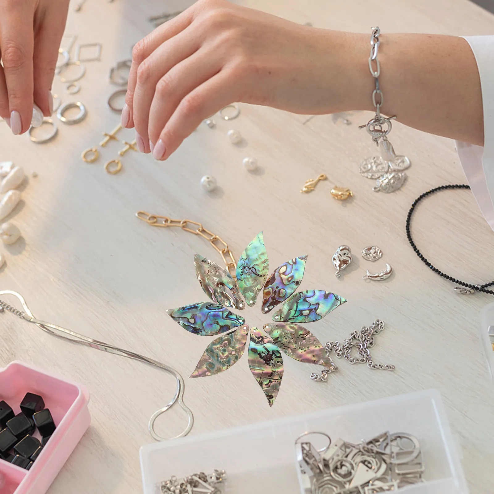 

8Pcs Leaf Shape Pendant Jewelry Accessories Creative Abalone Shell DIY Necklace Decoration Colorful Neck Chain Supplies Women