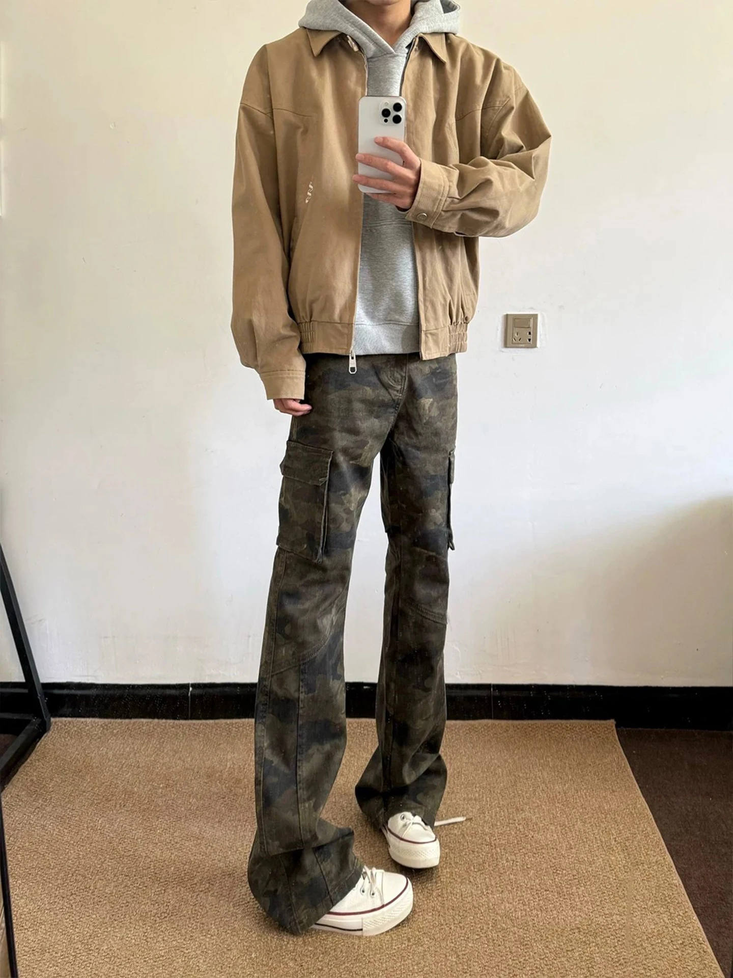 

Мужские джинсы в американском ретро-стиле с камуфляжным принтом и флисовой подкладкой, прямые брюки с легким клешем в стиле рабочей одежды для уличного образа