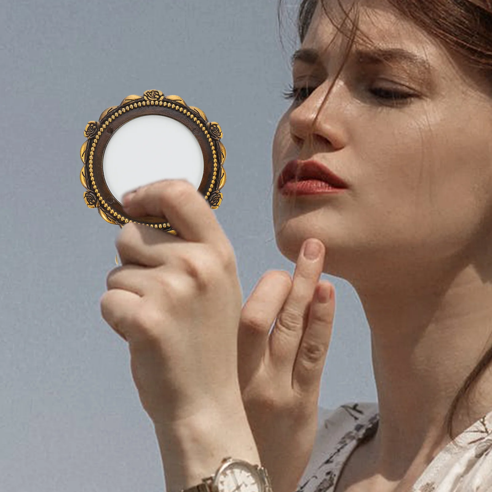 Lusterko do makijażu z uchwytem, składane, kreatywne, retro, metalowe, podróżne, kompaktowe, przenośne.