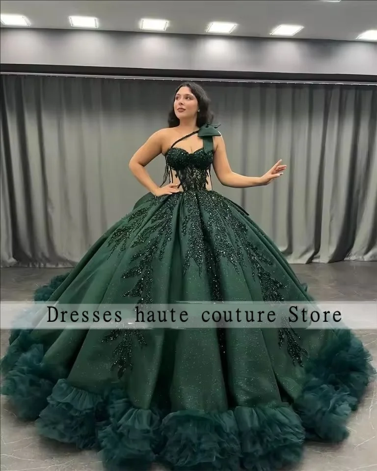 ชุดราตรีงาน Quinceanera สีน้ำเงินรอยัลแบบไหล่เดียวประดับลูกไม้ ปี 2025 ทรงบอลกาวน์ผูกโบว์ สำหรับงานฉลองจบการศึกษาอายุ 15 ปี ชุดราตรีงานเลี้ยงแบบเม็กซิกัน สามารถสั่งตัดได้