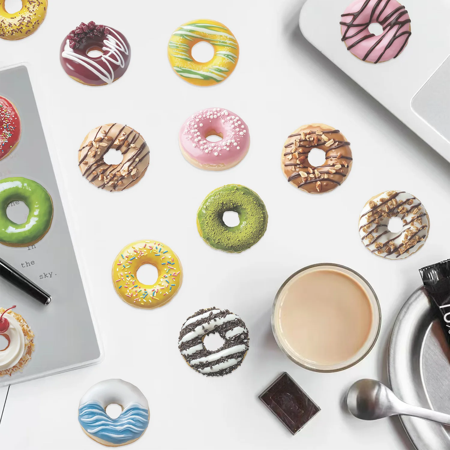 50 قطعة من ملصقات كرتونية واقعية بلون الدونات DIY للأمتعة كوب ماء مقاوم للماء وشفاف للحيوانات الأليفة والحلوى الثابتة