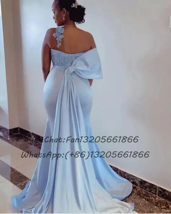 Hellblau eine Schulter Brautjungfer Kleider Applikation Spitze langen Bogen Sweep Zug Meerjungfrau Hochzeit Gast Kleid Party Frauen Ballkleid