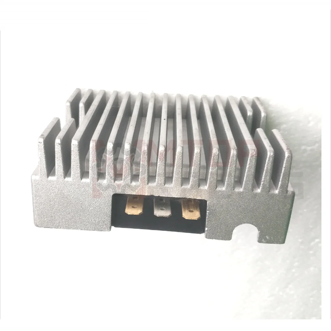 

Коннектор выпрямителя регулятора для JOHN DEERE AM-102596 Briggs Stratton 390240 Gravely 011979 Tecumseh 610749 Phelon FG4720