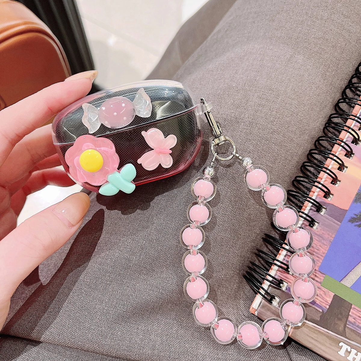 후크가있는 Sony Wf-1000xm5 용 케이스, 투명 충격 방지 소프트 보호 커버, 소녀 용 귀여운 러브 하트 꽃 나비 넥타이 이어 버드 쉘