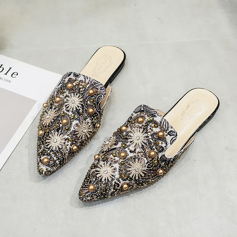 Summer 2022 New Elegant Women Rivets Slides Mules Breathable Flat Slippers Closed Toe Slides Party Shoes