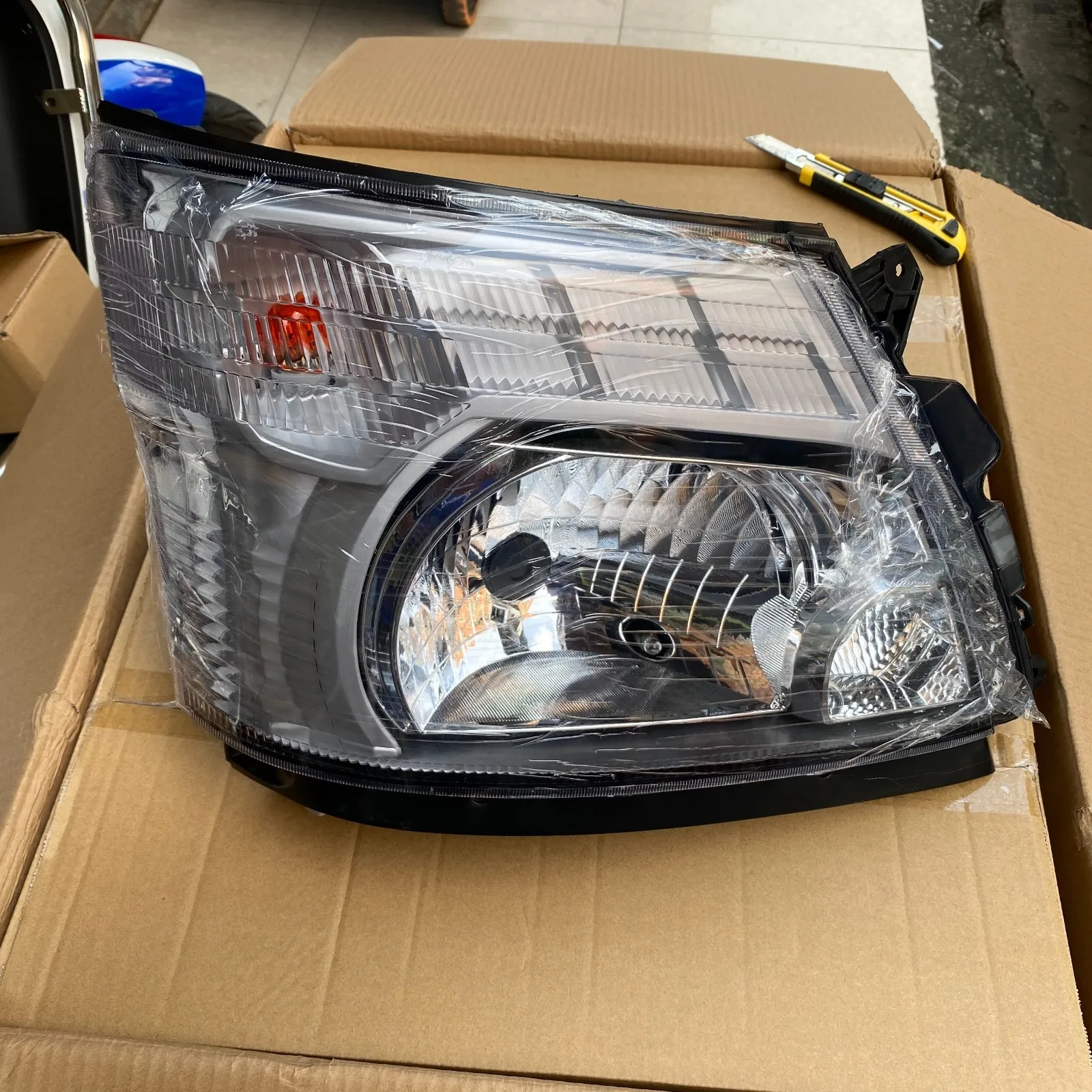 

FIT FOR HINO 300 DUTRO TRUCK RIGHT HEADLAMP